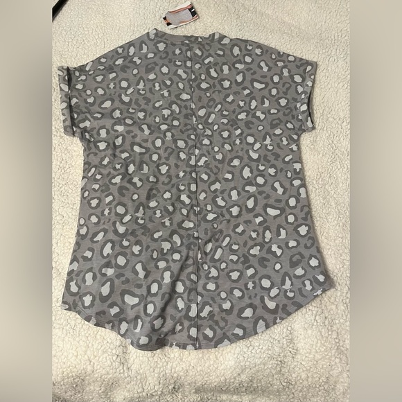 NWT Tuff Athletics cheetah print shirt - Picture 2 of 4
